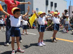 ペーロン祭パレード参加(5歳児）（29日）の画像2