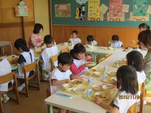 3歳児給食開始（4日）の画像1