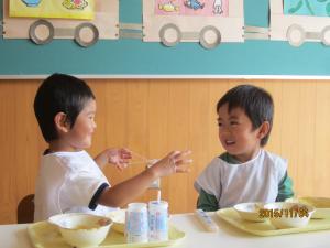 3歳児給食開始（4日）の画像2