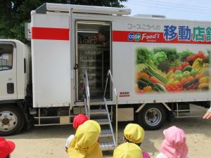 町のカーショッピング見学（12日）の画像1