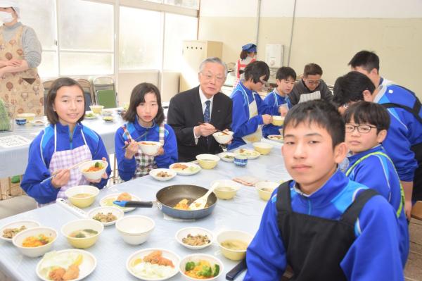 みんなで給食