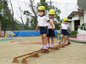 サーキットで遊んでいる写真