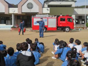 園児が防火教室に参加している様子の写真