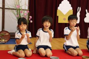 お団子を食べているところ