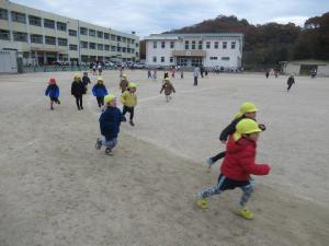 小学生の走る姿に刺激を受けて、マラソンに挑戦