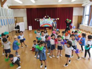 決めポーズをして写っている写真