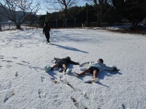 雪遊び