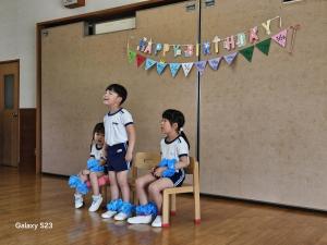 自分の将来の夢を発表している写真