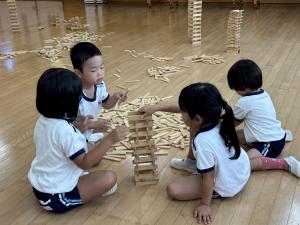 異年齢でカプラで遊んでいるところ