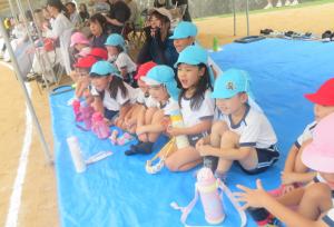 相生高校の体育祭りを見学し、応援しているところ