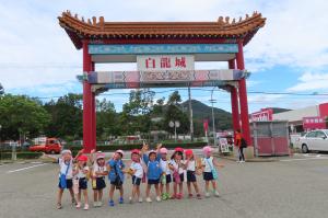 ペーロン城の前での集合写真