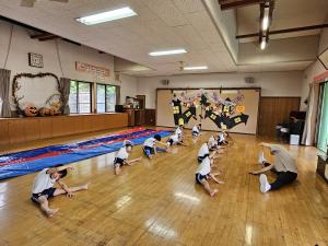 柔軟をしている写真