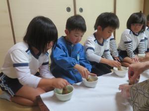 実際にお茶をたてているところ