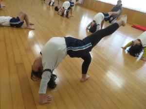 ブリッジをしているところ