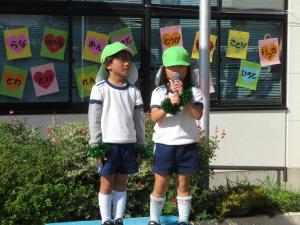 5歳児がマイクでプログラムを言う様子