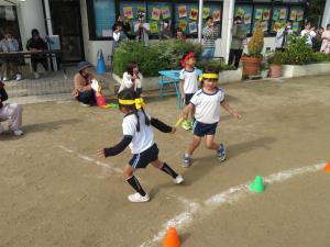 リレーをしている様子