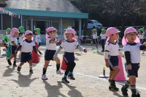 運動会で入場しているところ