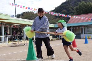 5歳児が親子競技しているところ