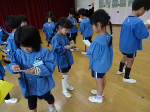 名前集めゲームをしている様子