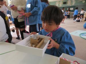 どんぐり迷路をしている様子