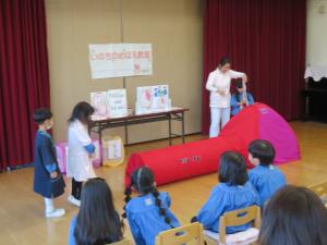 誕生劇をしている様子