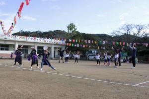 エイサーをしている写真