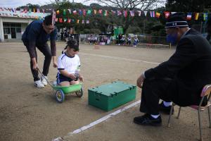 配達している写真