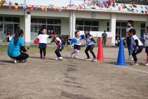 リレーをしている写真