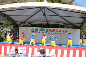 りずむダンスをしている写真