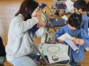 製作をしている写真