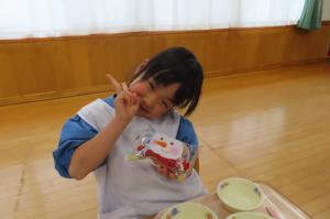 給食を食べているところ