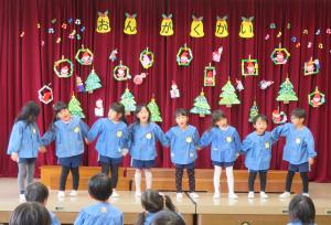 4歳児がうたっているところ