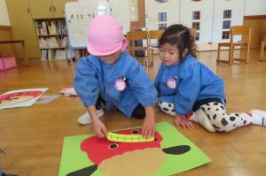 福笑いをしているところ