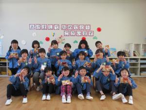 5歳児がお年玉をもらっているところ