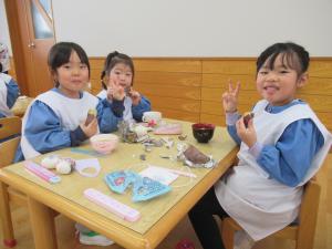 収穫祭で食べているところ