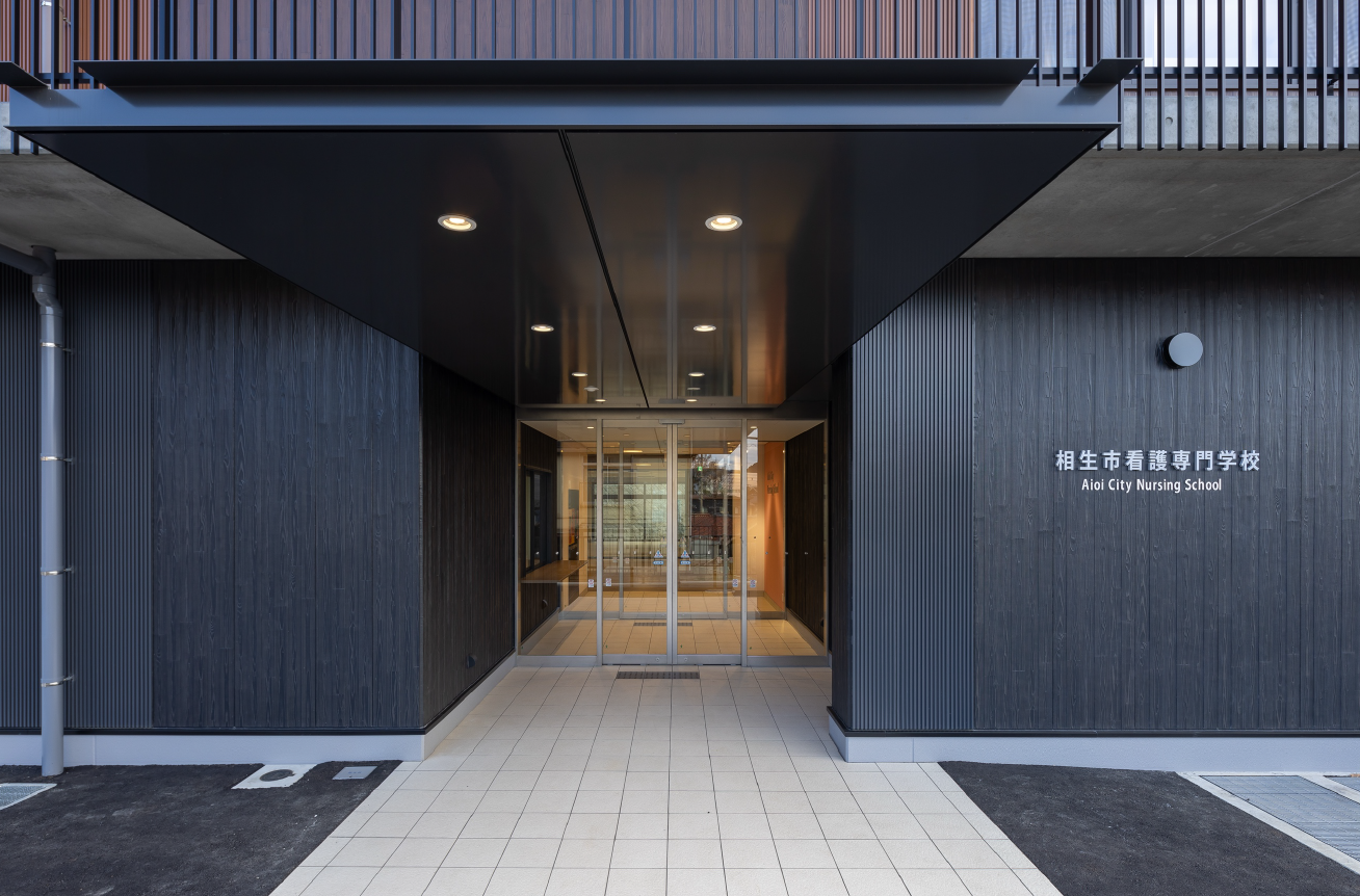 新校舎正面玄関