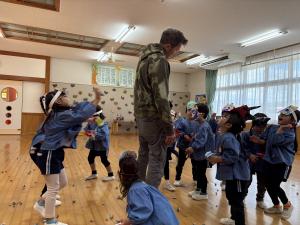 先生の自分の中の鬼を追い出しているところ