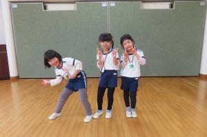 こままわし大会でメダルをもらっているところ