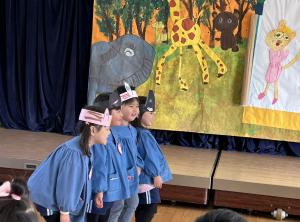 劇遊びをしている写真