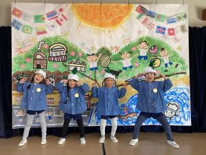 劇遊びをしている写真