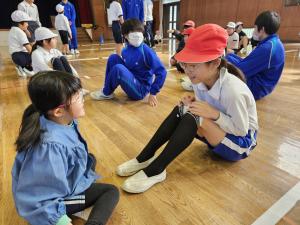 交流している写真