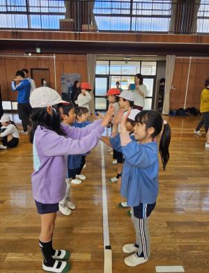 リズムジャンプをしている写真