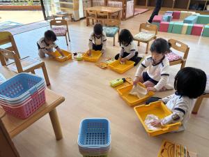 お道具箱の大掃除をしているところ