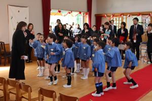 5歳児が最後の挨拶をしているところ