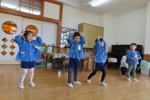 お別れ会でダンスを披露しているところ