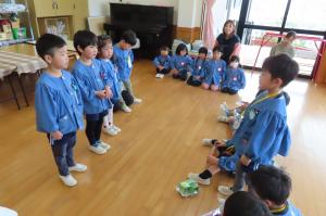 感謝の気持ちを伝えているところ