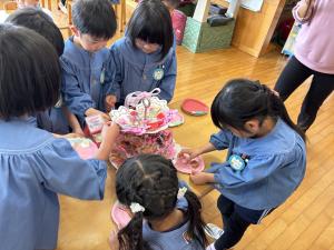 好きなおやつを選んでいるところ