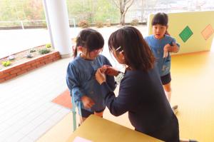 修了式の日にロゼッタをつけているところ