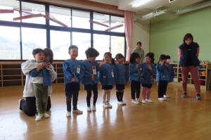 ４歳児が司会をしているところ