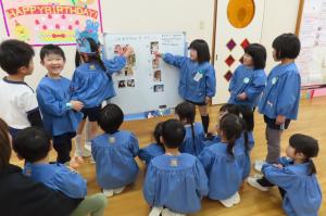 五歳児が赤ちゃんクイズをしているところ